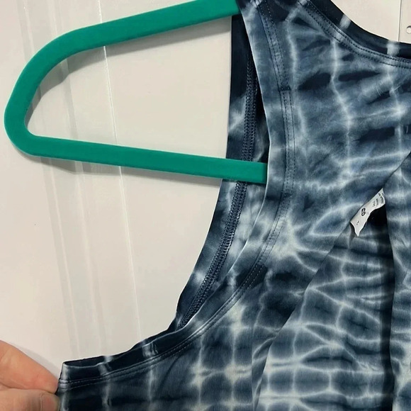 Women’s Lululemon Tank with open back - Picture 6 of 7